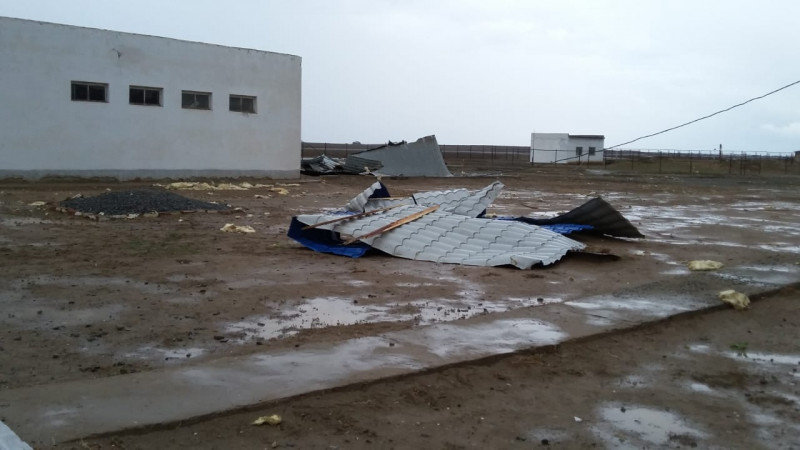 Ураган сорвал несколько кровель в Атырауской области, фото-1 Ураган сорвал несколько кровель в Атырауской области, фото-1