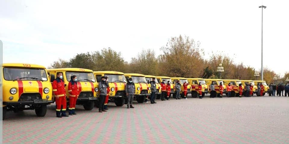 Медицинским учреждениям Атырау передали 12 автомобилей скорой помощи